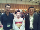 実験動物学会懇親会で舞妓さんと小倉先生、本多さんの写真